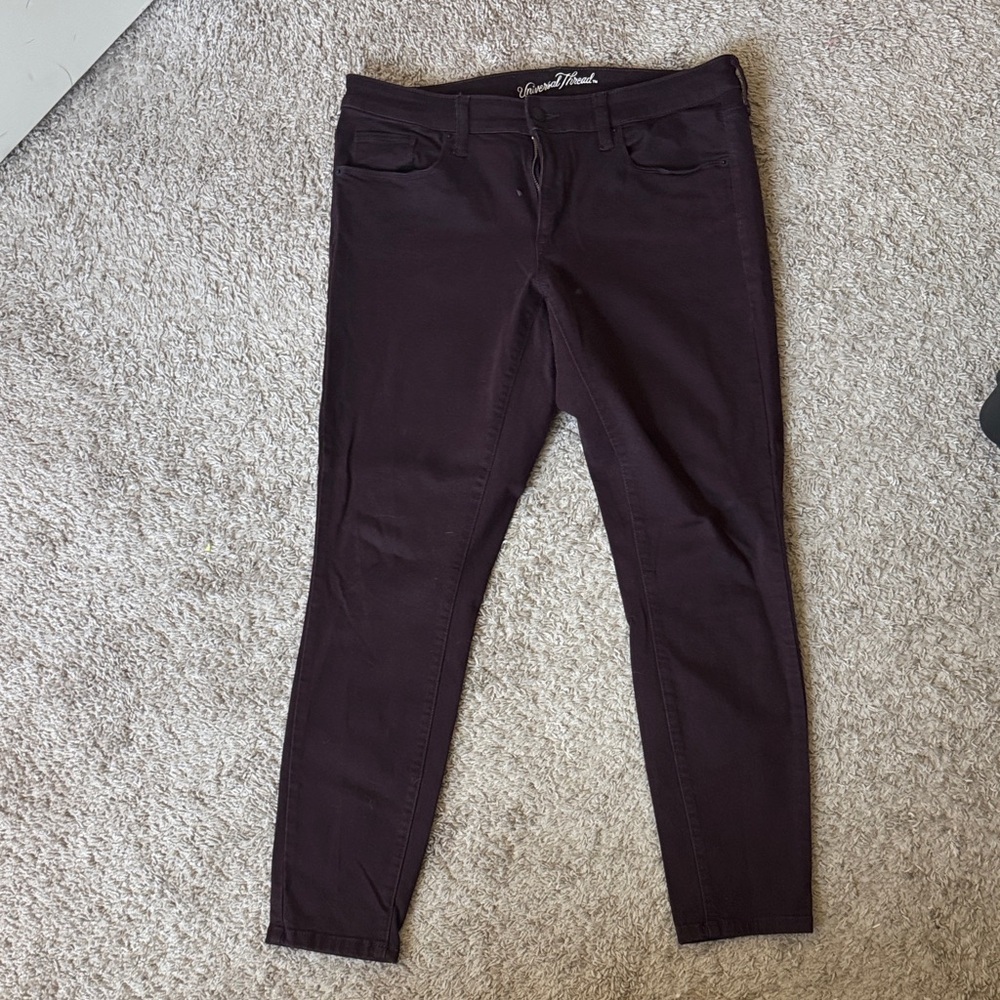 Universal Thread Deep Burgundy Jeans / J13
